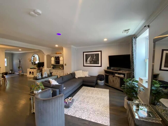 Building Photo - Lovely 3 Bedroom Townhouse in Southwest Wa...