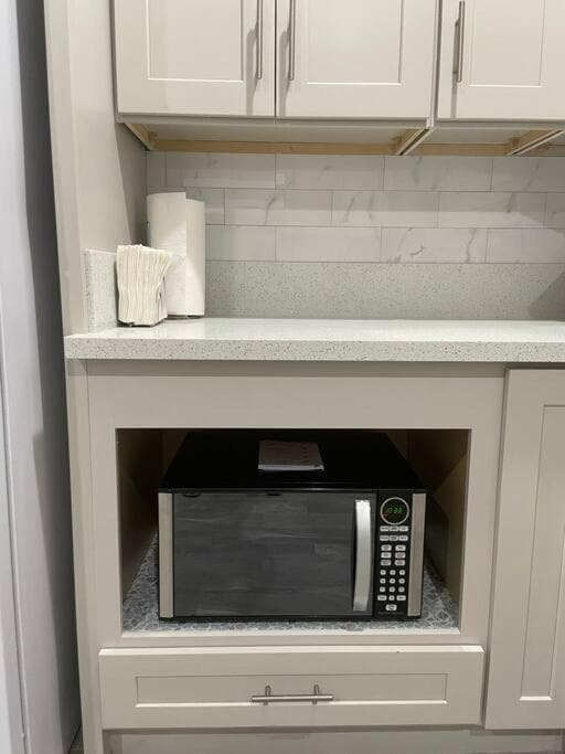 Building Photo - 9303 De Adalena St