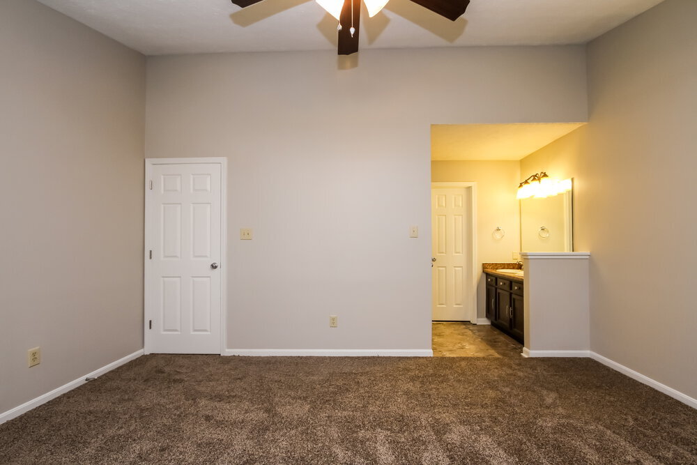 Building Photo - 5766 Pine Knoll Blvd