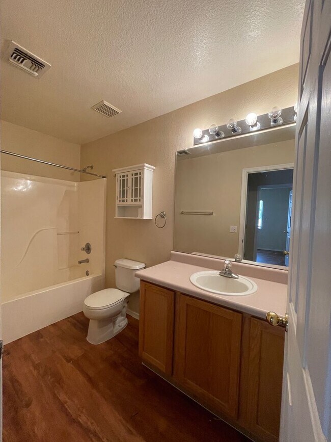 Building Photo - Rancho Vistoso - 3 Bedroom, 2 Bath Home!
