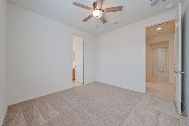 Building Photo - Beautiful 4 Bedroom Home in Aloravita Community