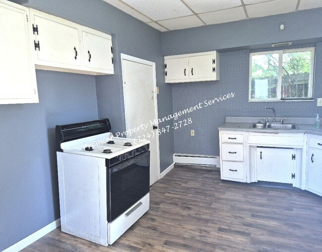 Building Photo - 421 Schiller St