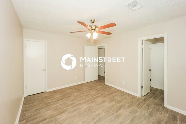 Building Photo - 3 Bedroom Pet-Friendly Home in Riverdale, GA with Main Street Renewal