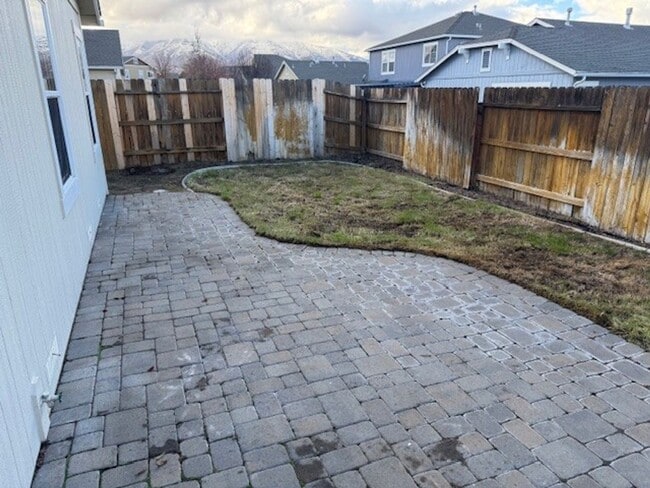 Building Photo - Lemon Valley Three Bedroom