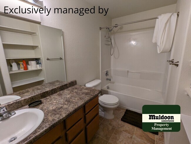 Building Photo - Spacious Updated Pueblo West Home! Pet Friendly!