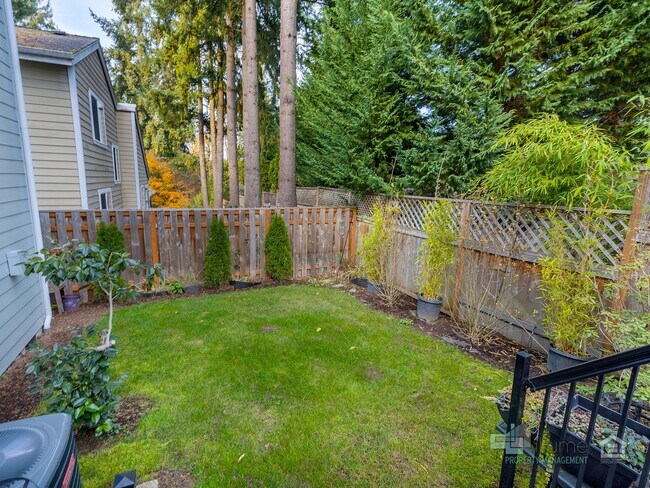Building Photo - Fully Furnished Lake Oswego Gem!!!!