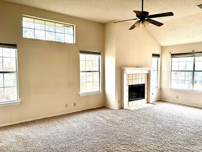 Building Photo - 2904 wren circle