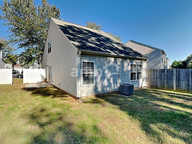 Building Photo - 3052 Teton Dr