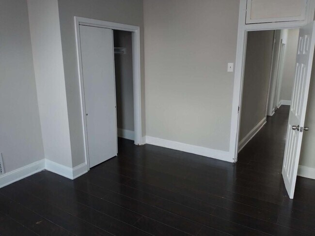 Building Photo - 1210 N Montford Ave