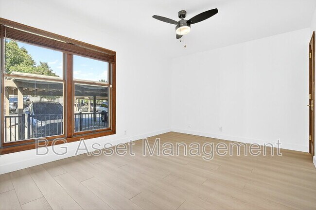 Building Photo - 2079 Ascot Dr