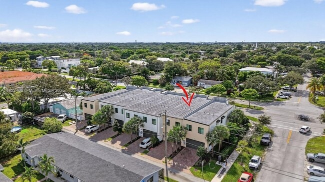 Building Photo - 1402 SW 4th Ave