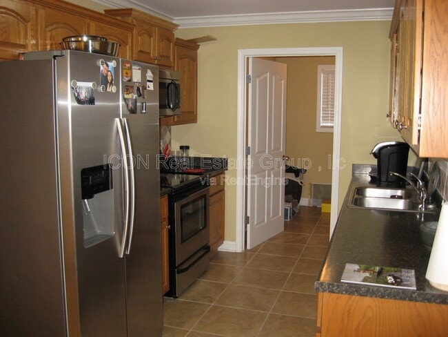 Building Photo - 285 Erica Ln SE