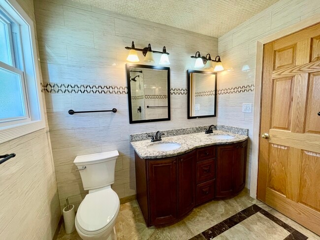 Building Photo - 3942 W Fitch Ave