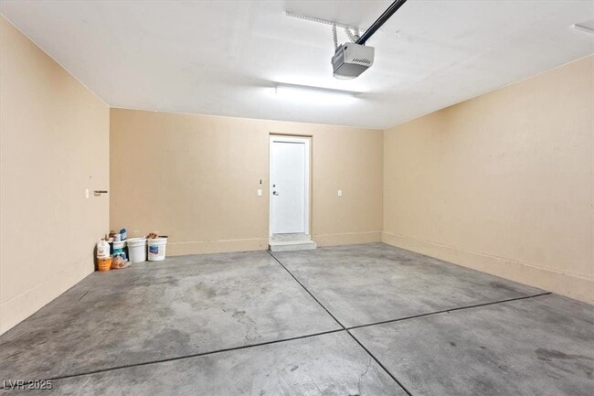 Building Photo - 6250 W Arby Ave