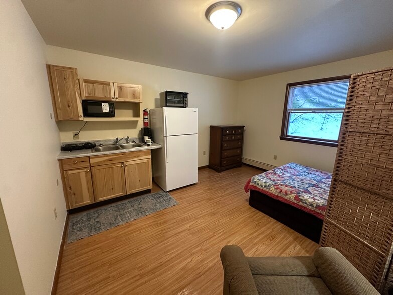 Primary Photo - Blue Ridge Efficiency Apartments
