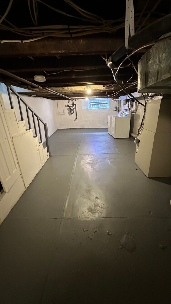 Building Photo - 2413 S Rosewood St