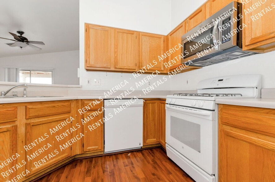 Building Photo - 1202 N Thunder Ridge Dr