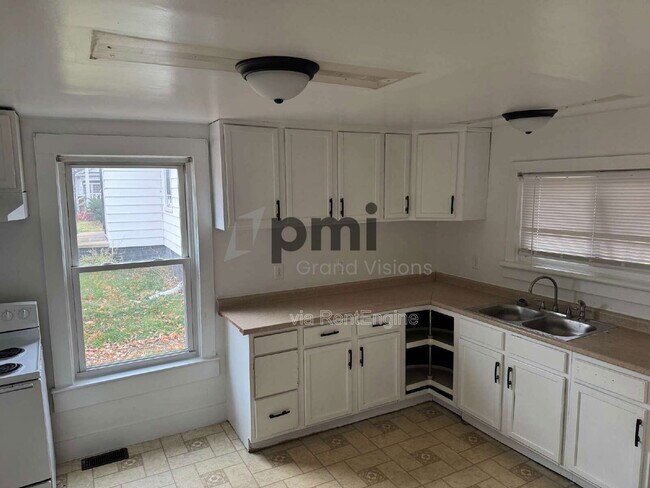 Building Photo - 2035 E William St