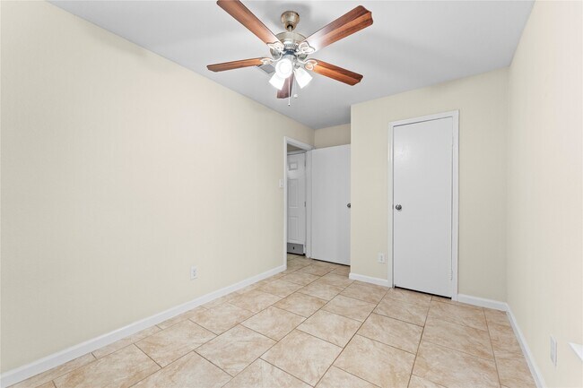 Building Photo - 5035 Reno Dr
