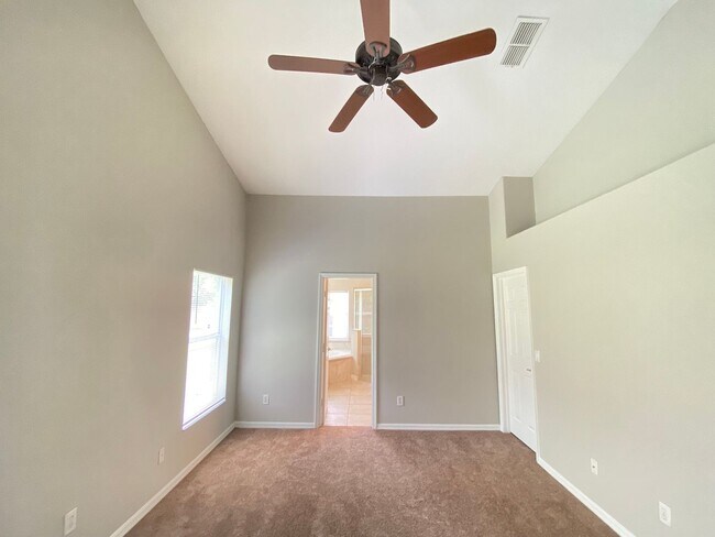 Building Photo - ? Freshly Updated Home Minutes from Disney...