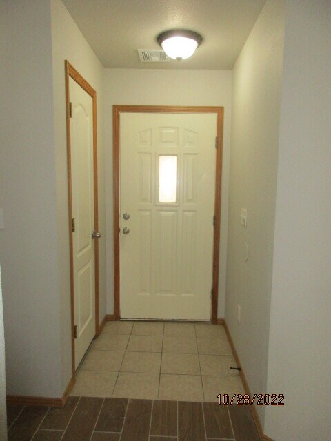 Foyer - 2306 W Oak Park Pl