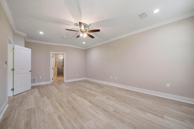 Building Photo - 834 Cannon Ln