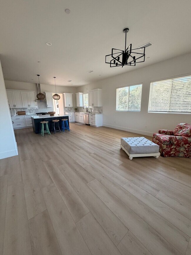 Building Photo - Charming 2-Bedroom Home in Private Gated Community