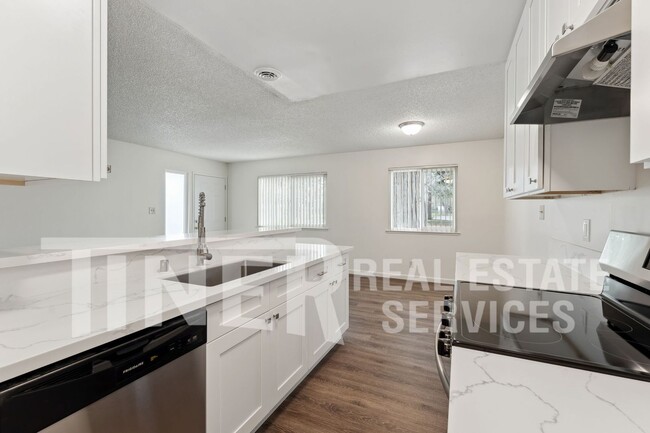 Building Photo - 2 Bedroom Home in Prime Sacramento Locatio...