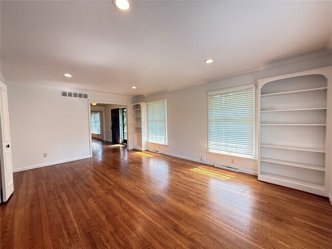 Building Photo - 1133 Westmoor Pl