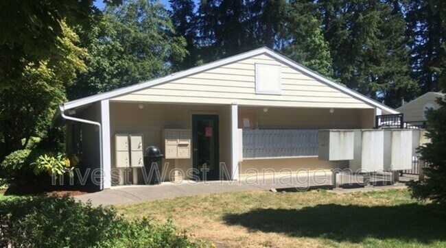 Building Photo - 13216 NE Salmon Creek Ave