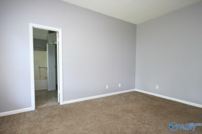 Building Photo - 105 Oakline Dr