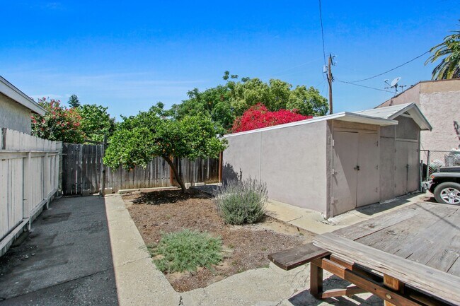 Building Photo - Fairmount Street Duplex in East LA