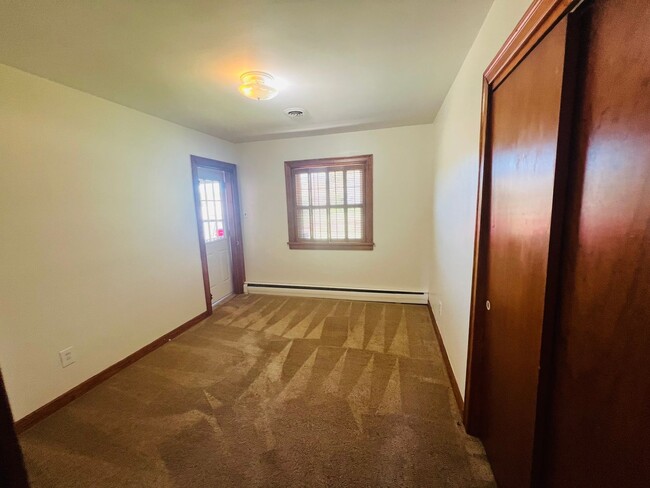 Building Photo - 3 bedroom 1 bath rancher with full basement