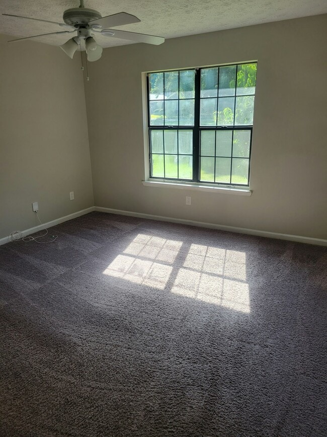 Building Photo - 5924 N Castlegate Dr