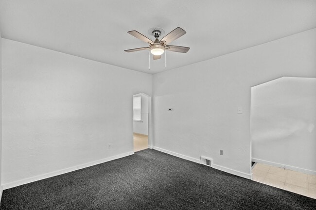 Building Photo - Stunning 2 bedroom home in Pitcairn availa...