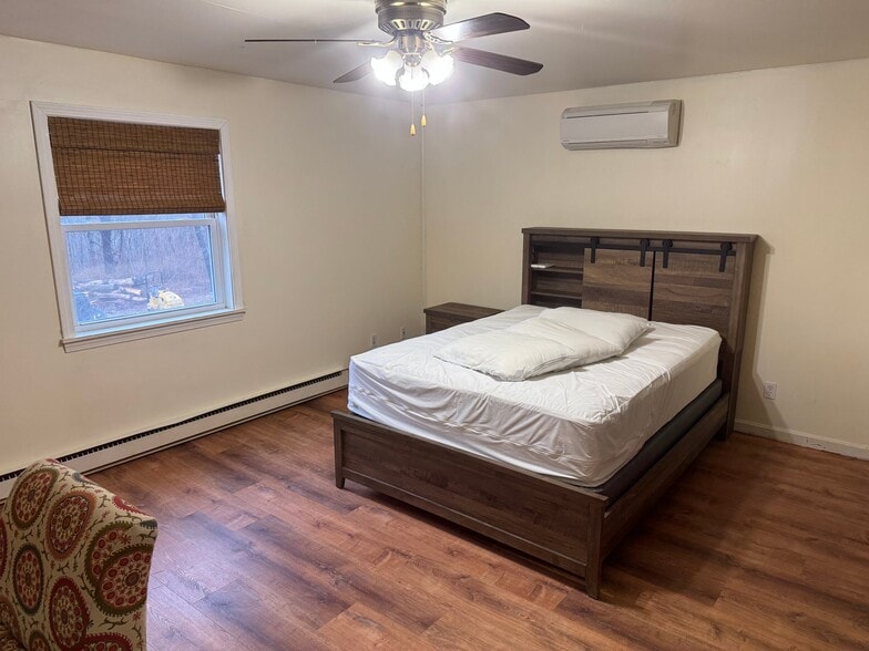 Building Photo - 657 Maine Ave