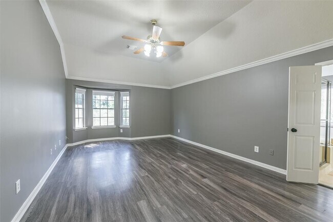 Building Photo - 2509 S Mission Cir