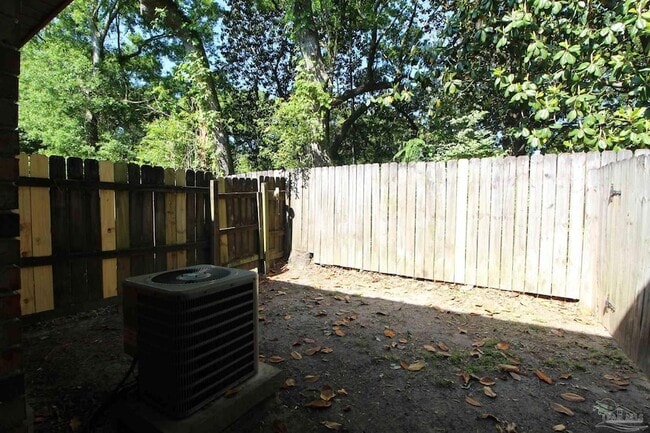 Building Photo - 1455 Acorn Ln