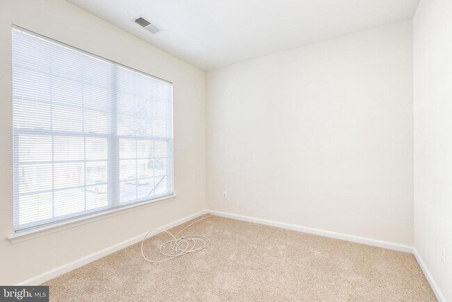 Building Photo - 5003 Hollington Dr