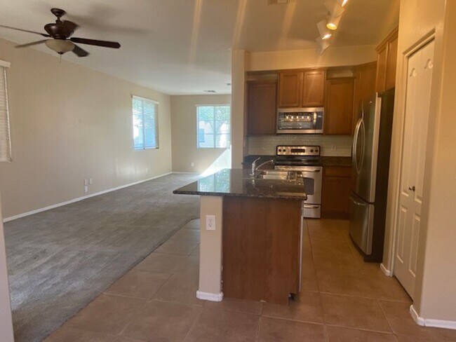 Building Photo - Gilbert 4 bedroom home