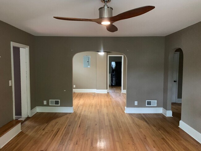 Building Photo - Lovely home in the Haymount Area - Available 4/15/2026