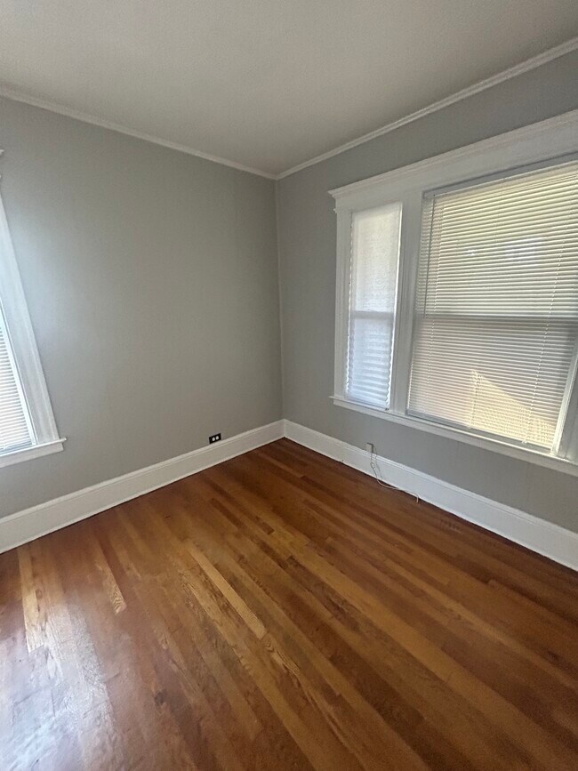 Office/ living room - 40 Sterling St