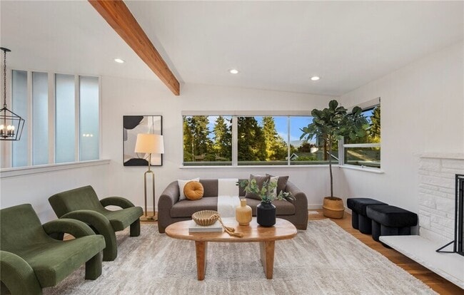 Building Photo - 201 165th Ave NE