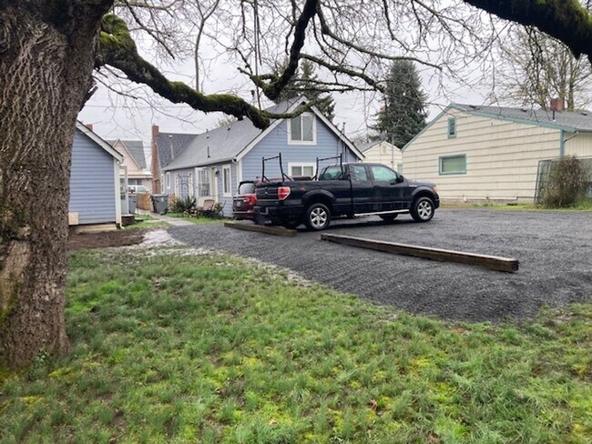 Building Photo - Freshly Remodeled Cozy Cottage Home