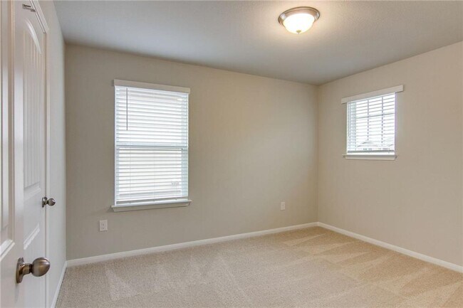 Building Photo - 6916 Ranchito Dr