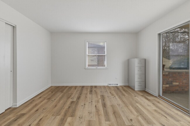 Building Photo - 4054 Stonehenge Dr