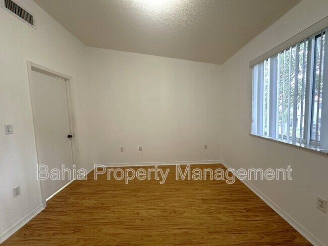 Building Photo - 2921 SE 13th Ave