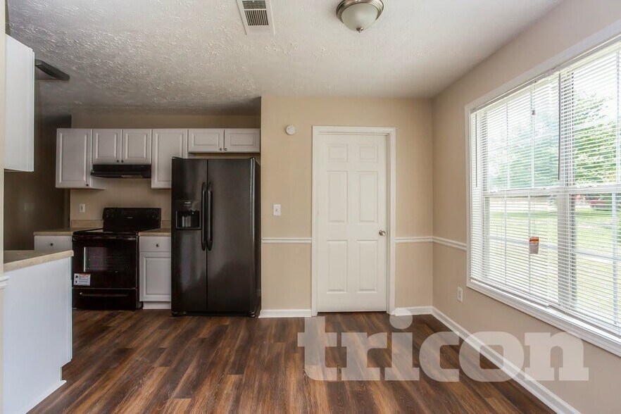 Building Photo - 450 Alcovy Way