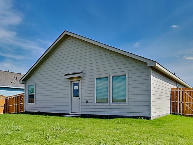 Building Photo - 3707 Longleaf Dr