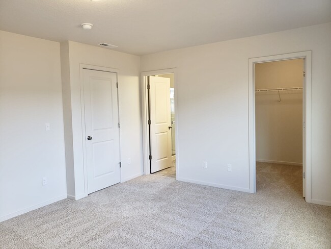 Building Photo - 4995 Armstrong Ave NE